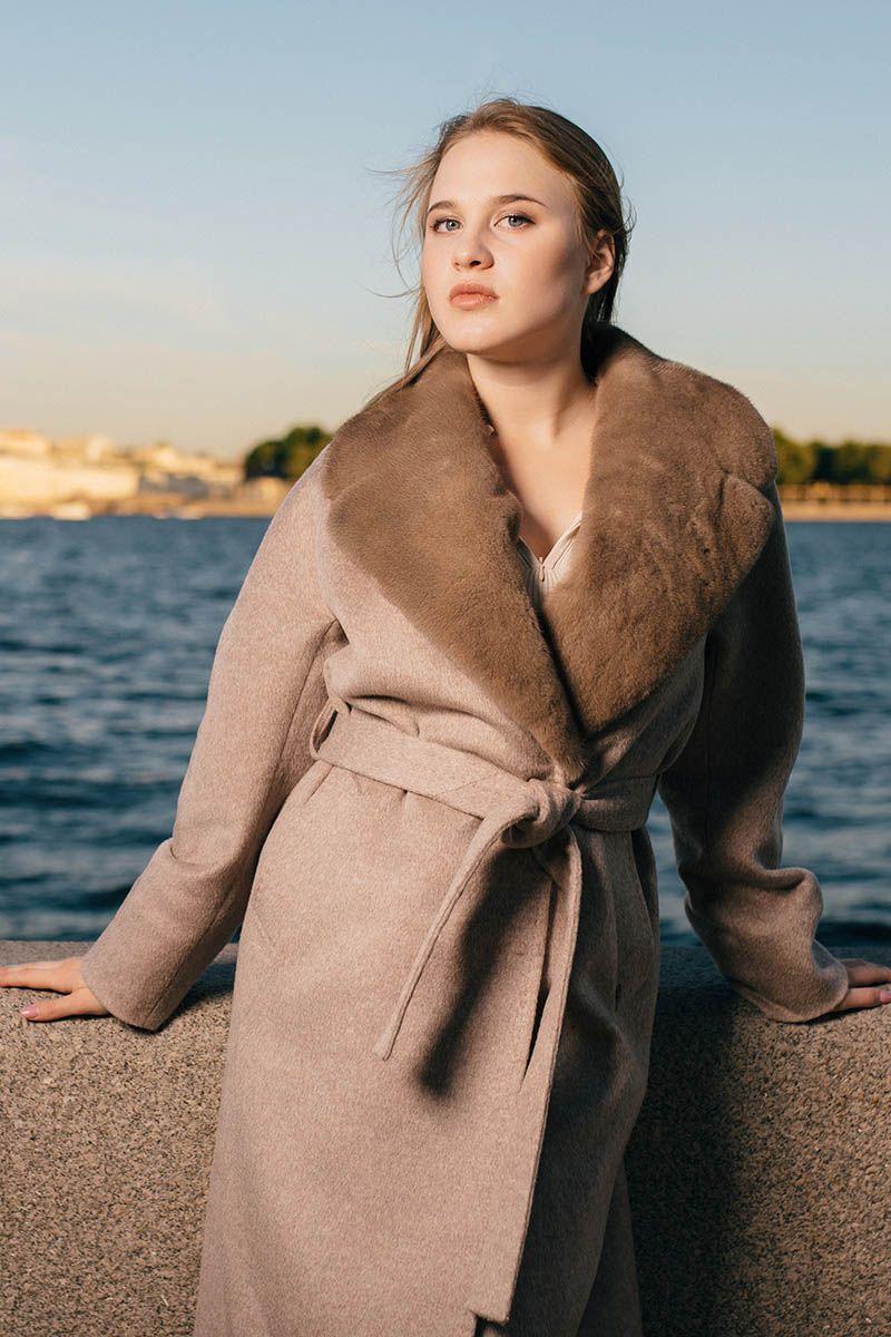 Пальто с английским воротником из норки фото