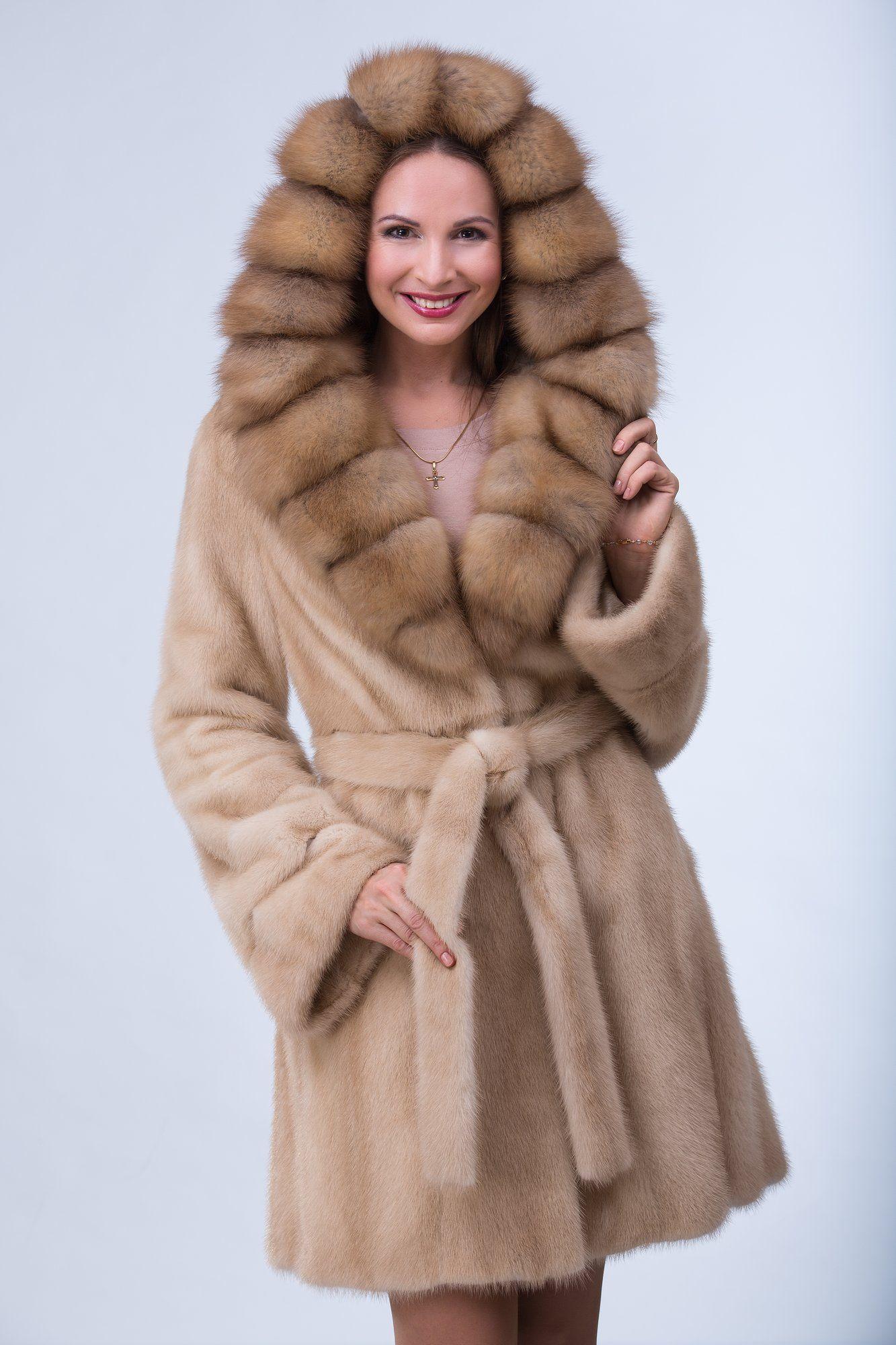 Норковая шуба с капюшоном из куницы фото