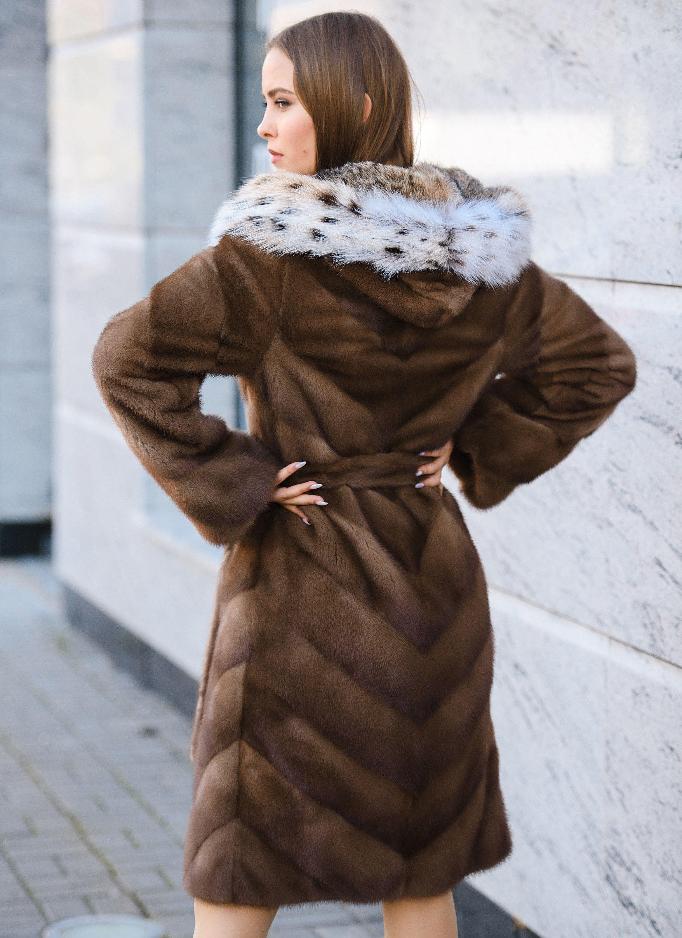 Норковая шуба с капюшоном из рыси фото