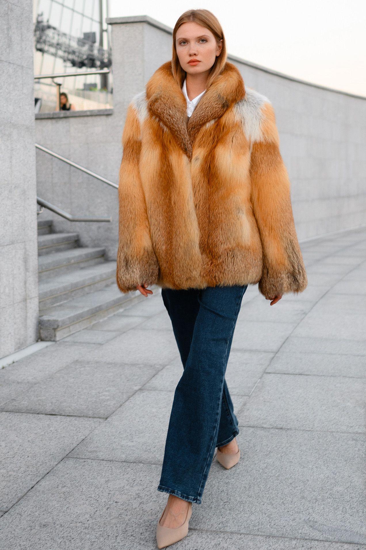 Шуба из лисы с английским воротником фото