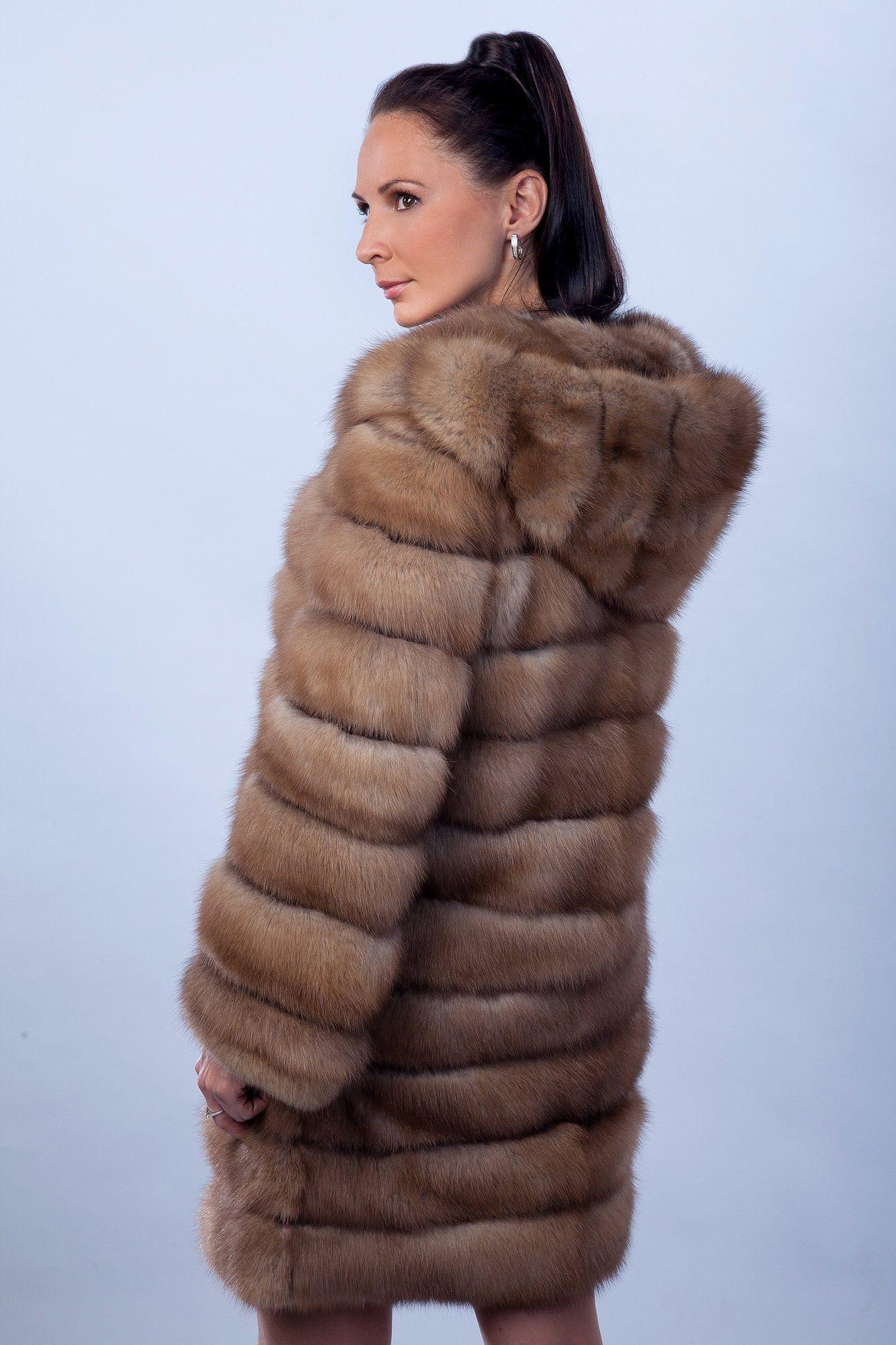 Шуба из куницы с капюшоном фото