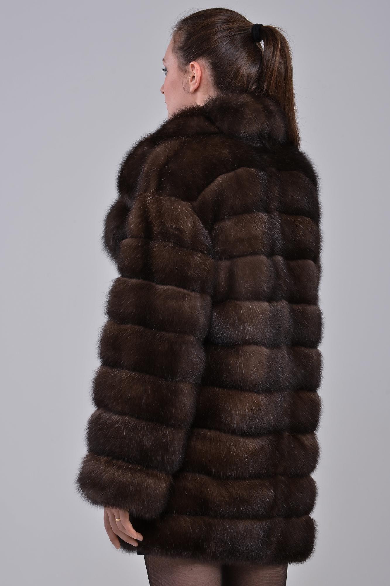 Пальто из меха  соболя с английским воротником фото