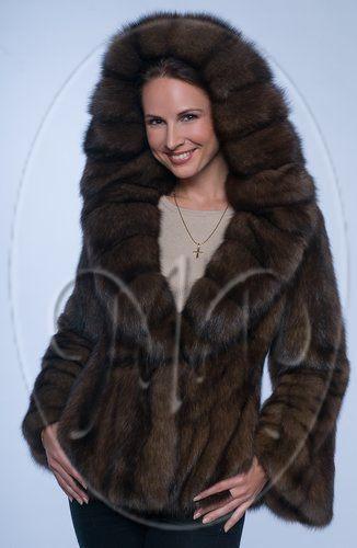Куртка женская из меха соболя с капюшоном фото