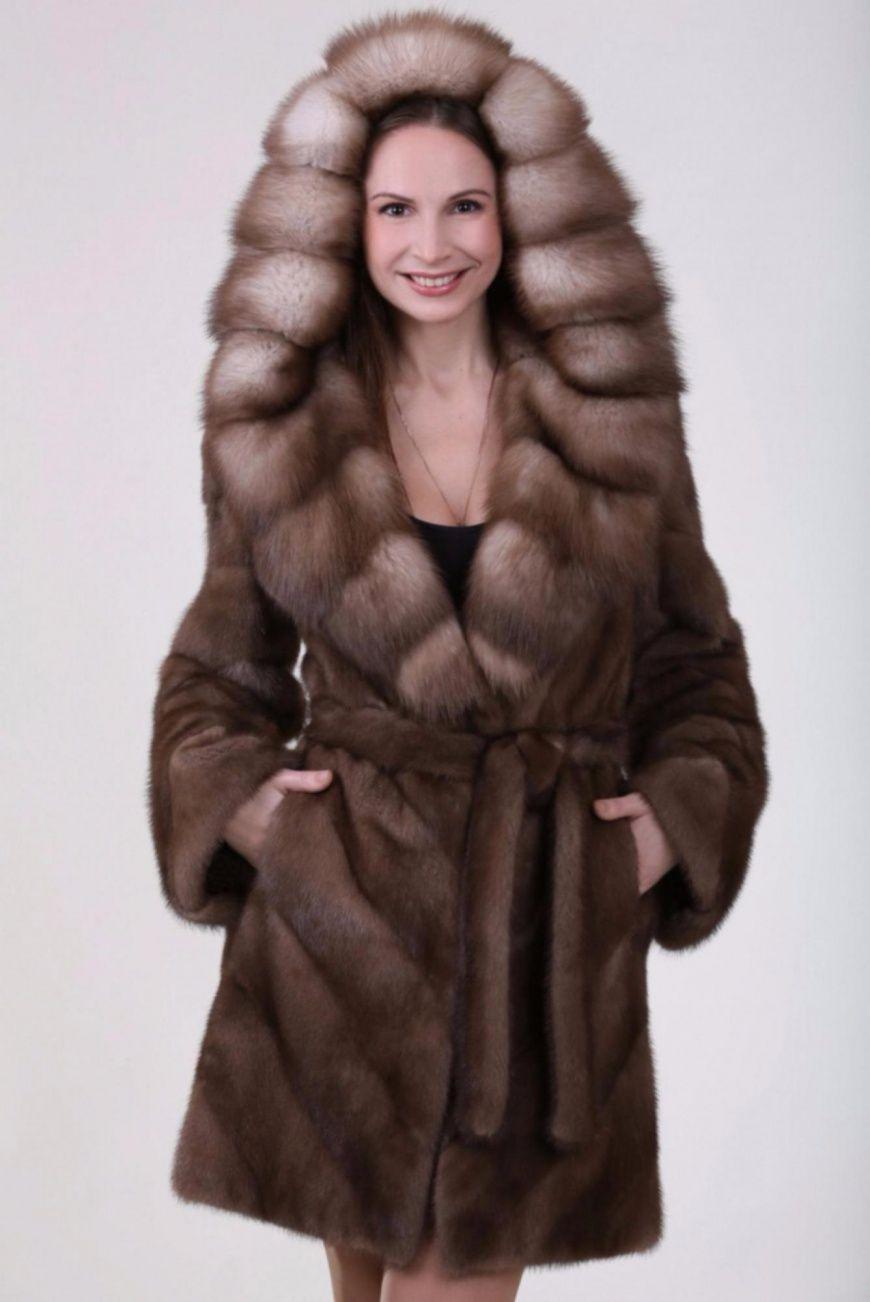 Норковая шуба с капюшоном из куницы фото