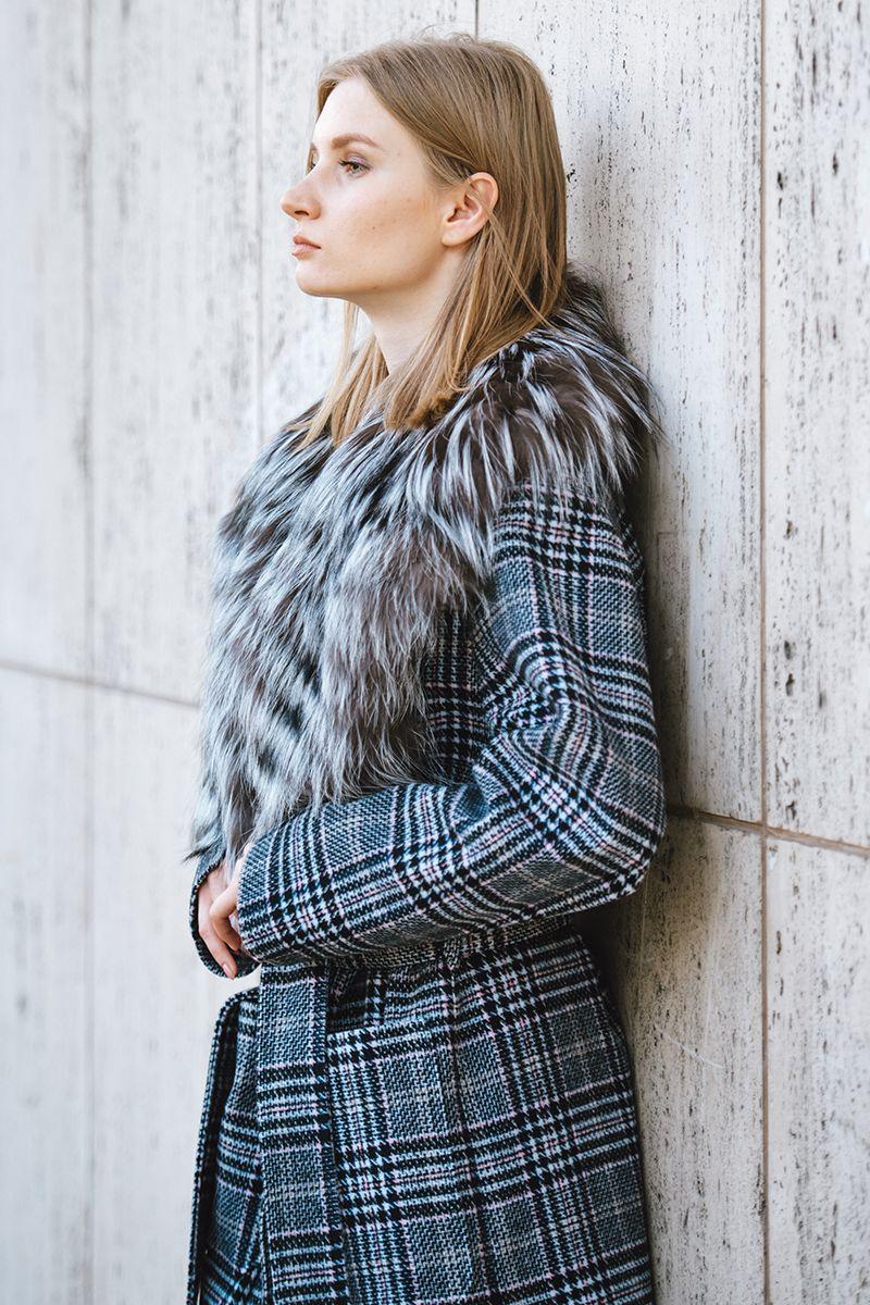 Шерстяное пальто с чернобурой лисой фото