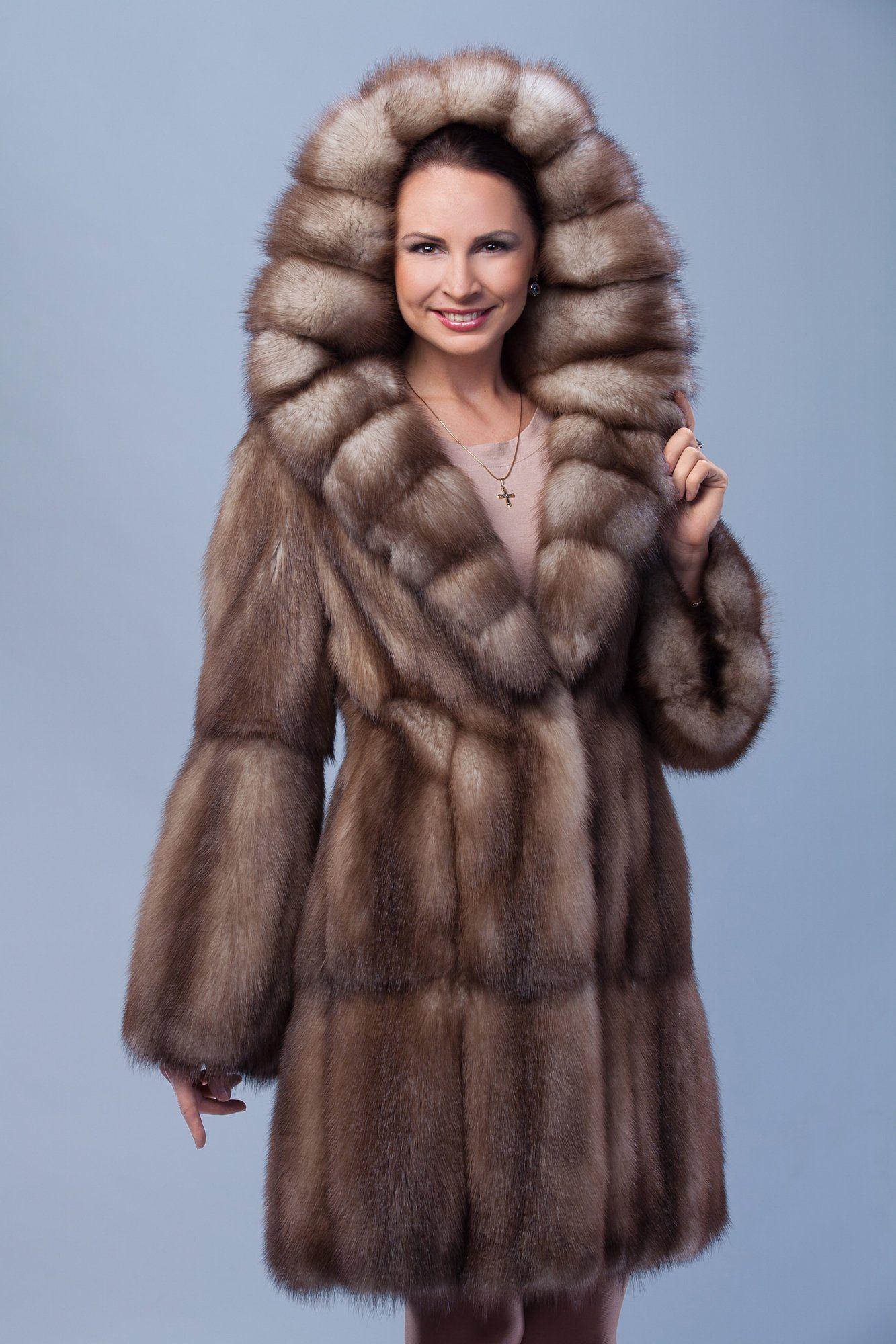 Шуба из куницы с капюшоном фото