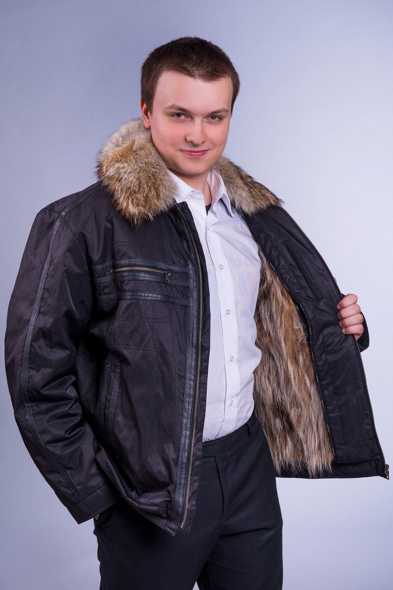 Пуховик с енотом. фото