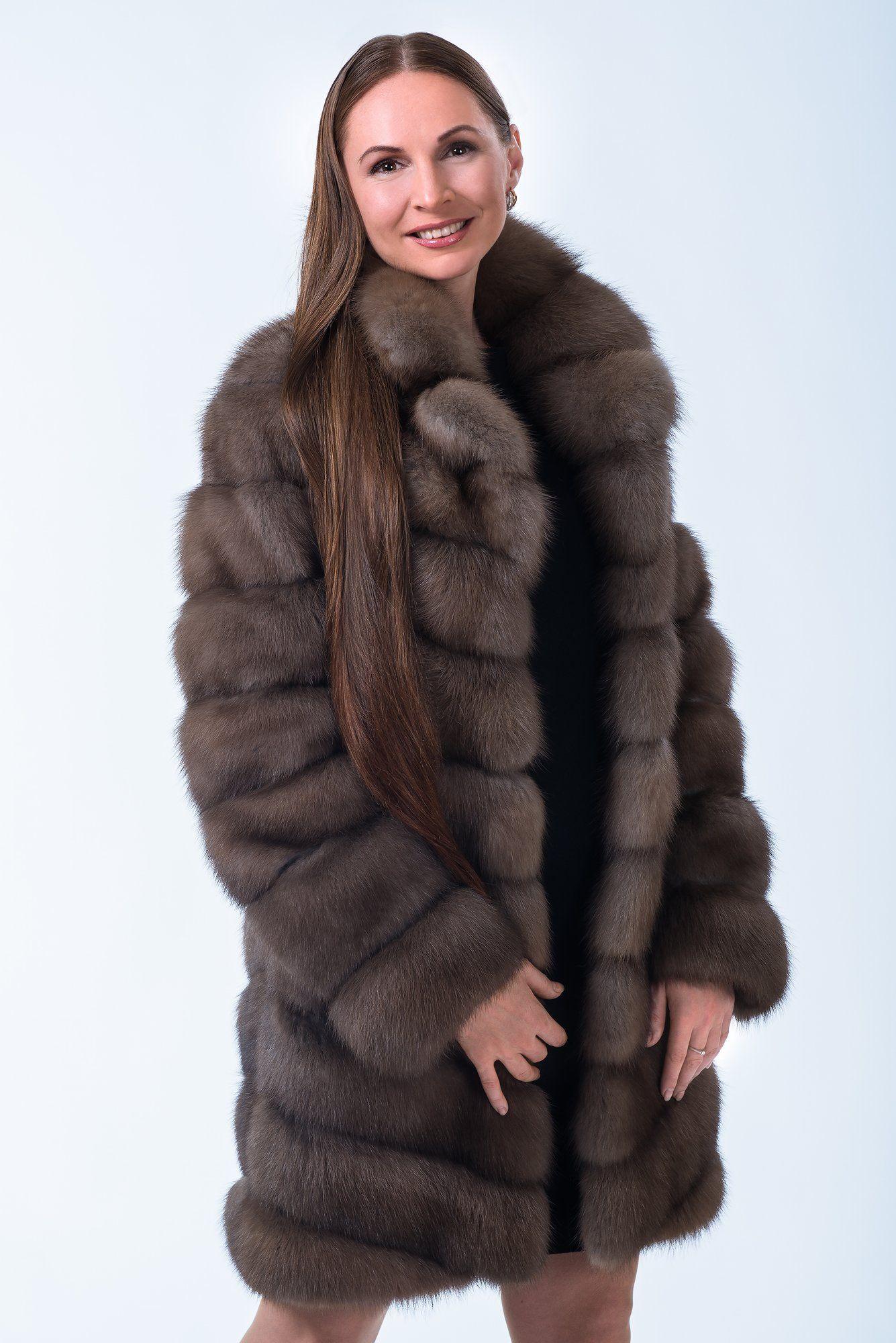 Пальто из меха куницы фото