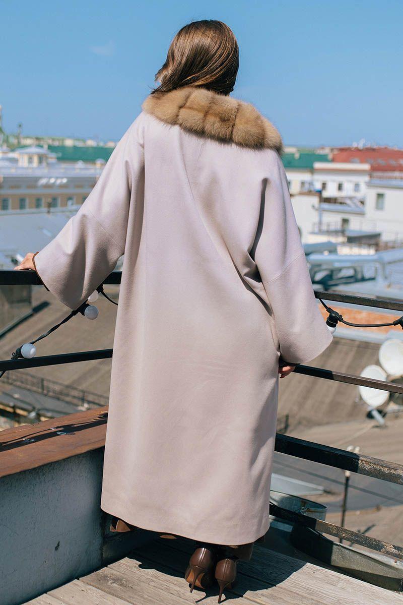 Кашемировое пальто с мехом куницы фото