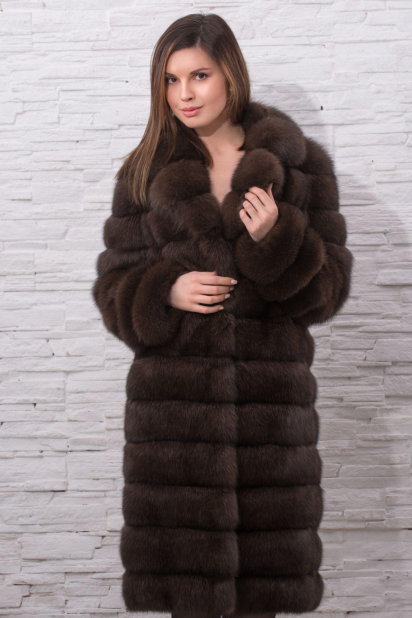 Пальто  из меха соболя с английским воротником фото