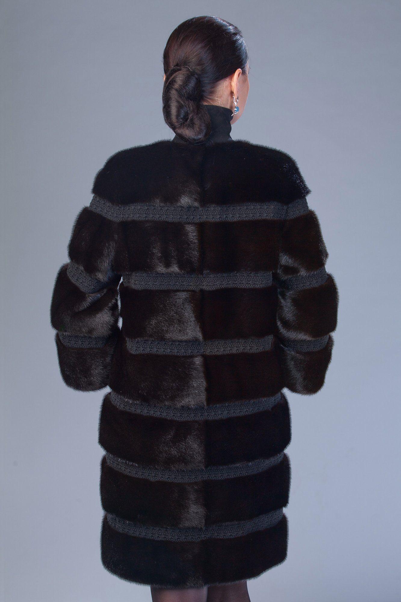 Пальто из норки с кружевной отделкой фото