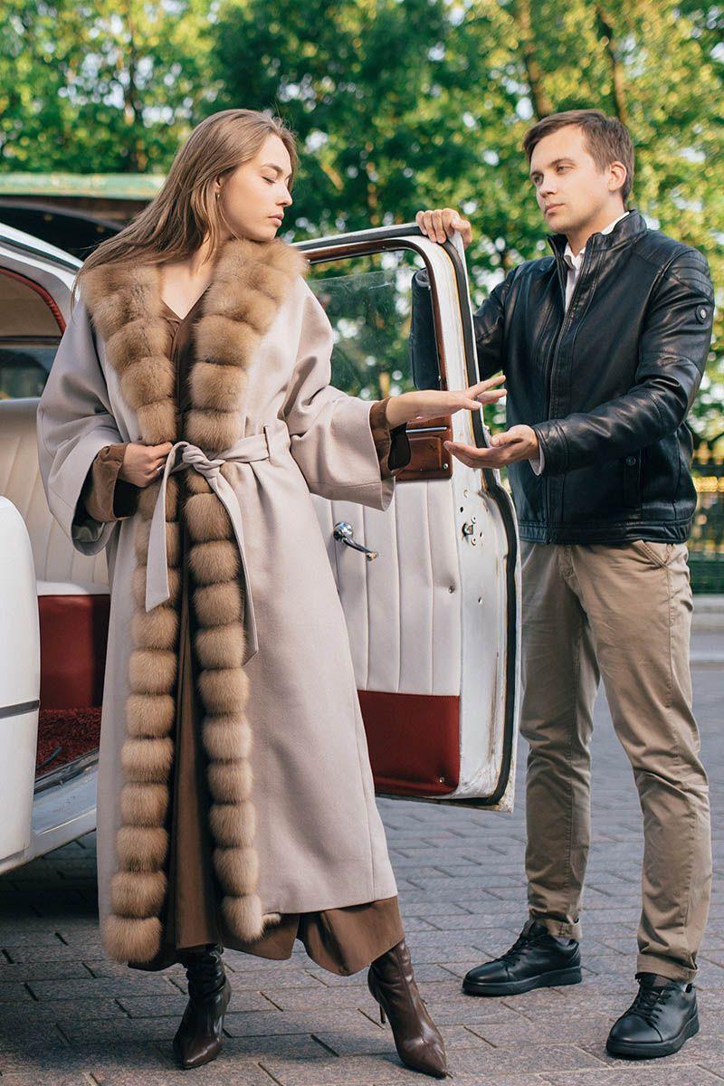 Кашемировое пальто с мехом куницы фото