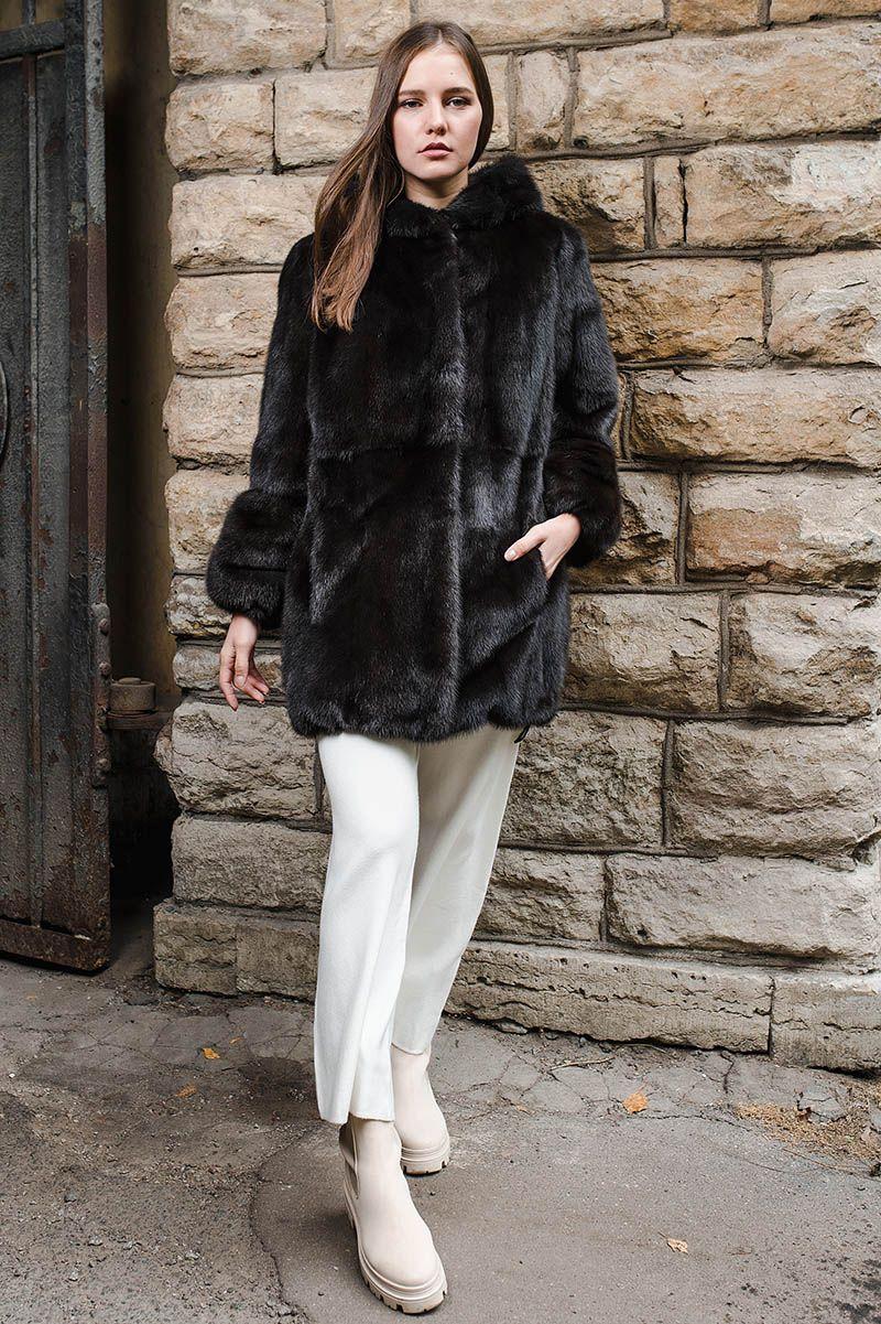 Норковая куртка с капюшоном фото