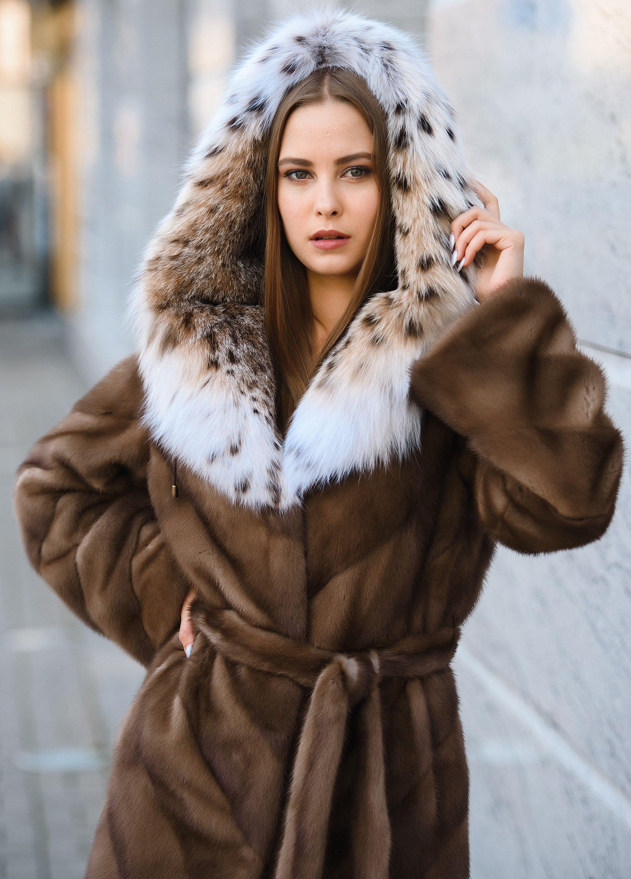 Норковая шуба с капюшоном из рыси фото