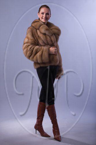 Шуба из куницы с английским воротником фото