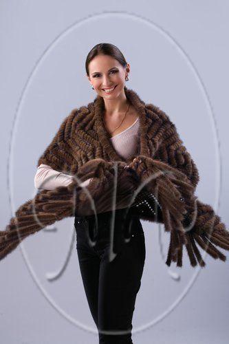 Вязаная накидка из норки. фото