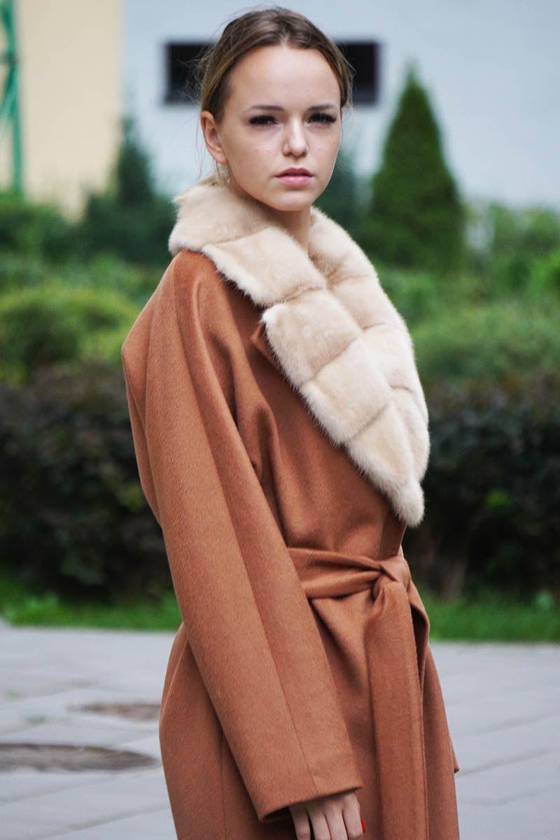 Пальто из шерсти с норковым воротником фото