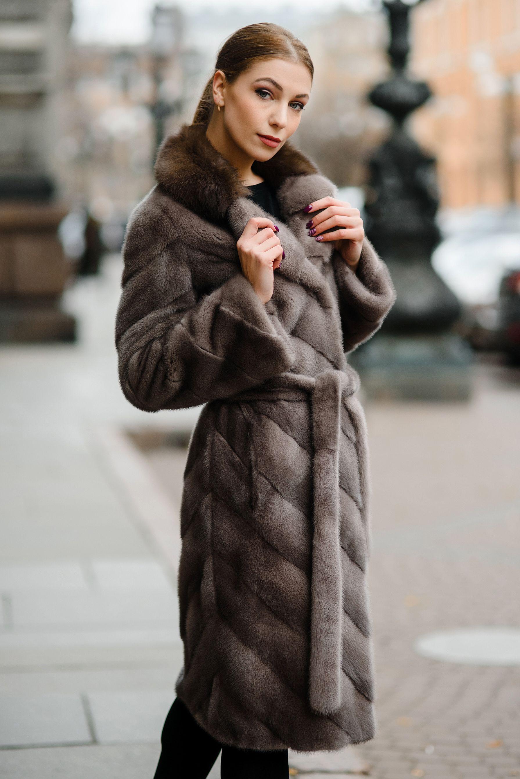 Норковая  шуба с воротником из куницы фото