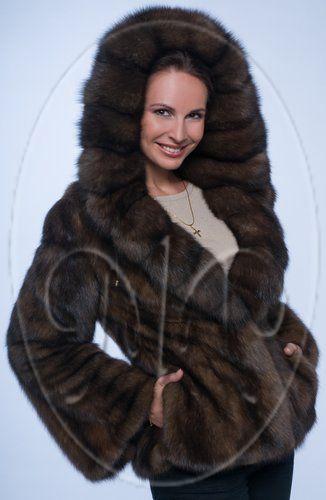 Куртка женская из меха соболя с капюшоном фото