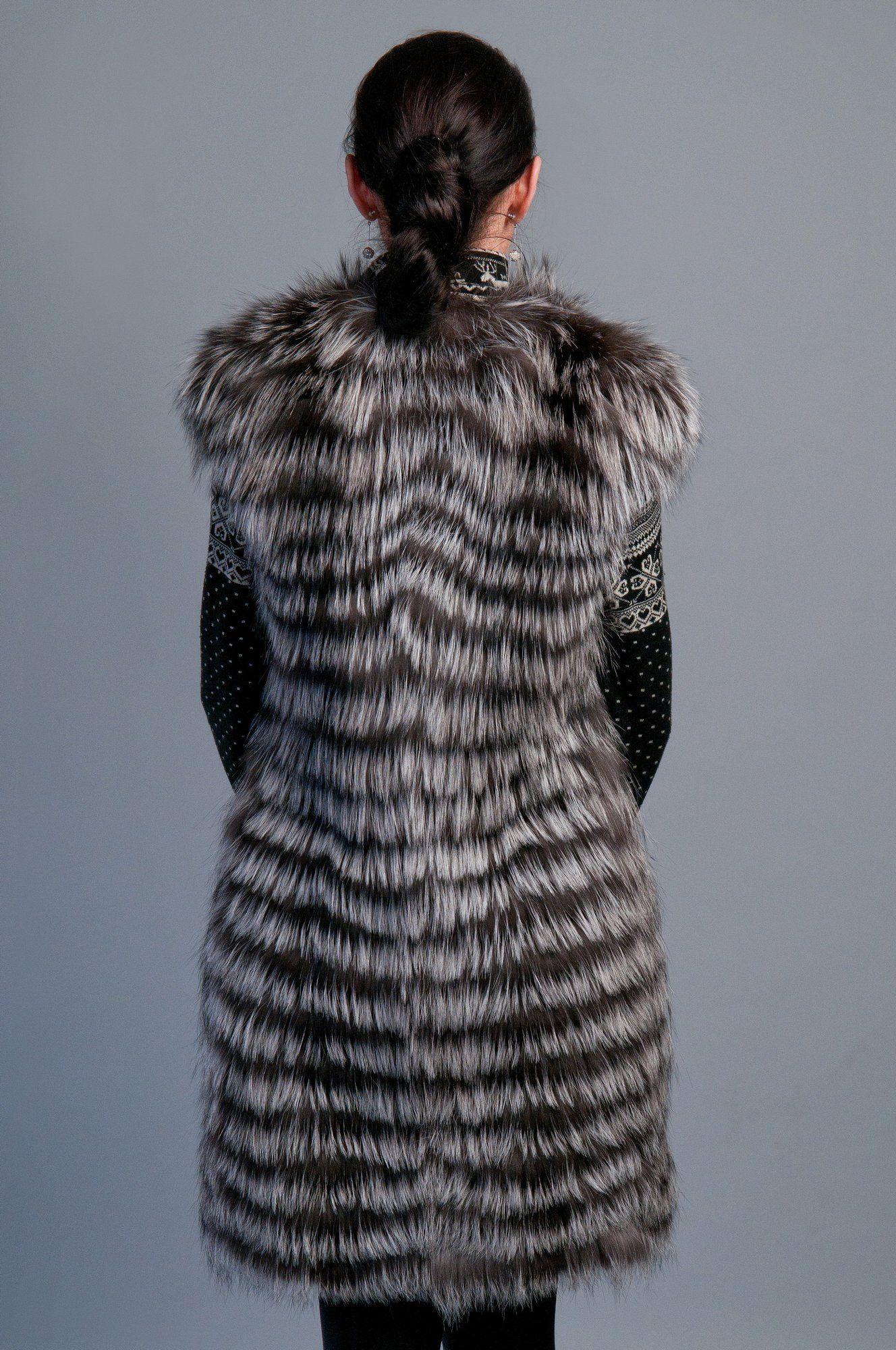 Меховой жилет из чернобурки фото