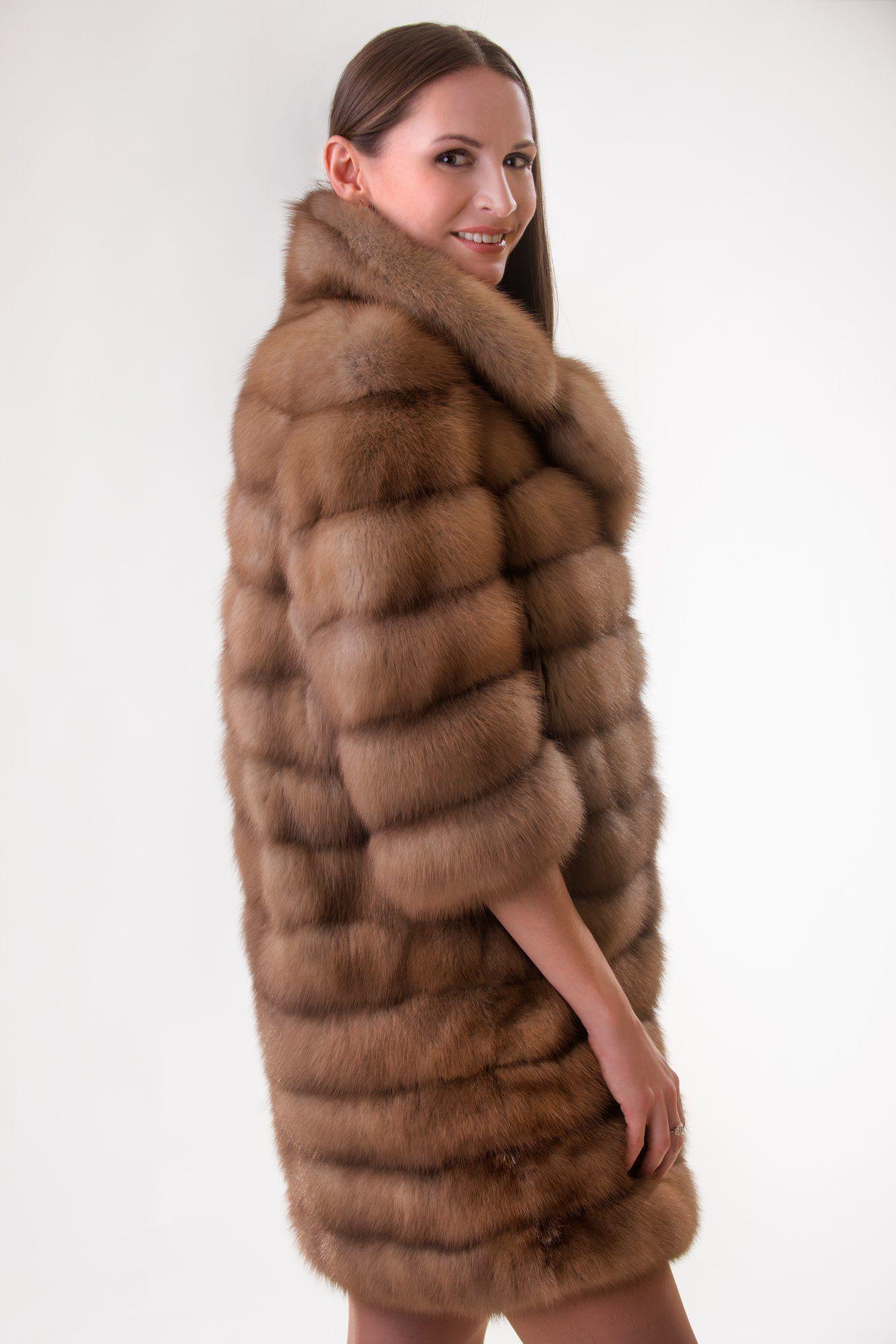 Шуба из куницы с английским воротником фото