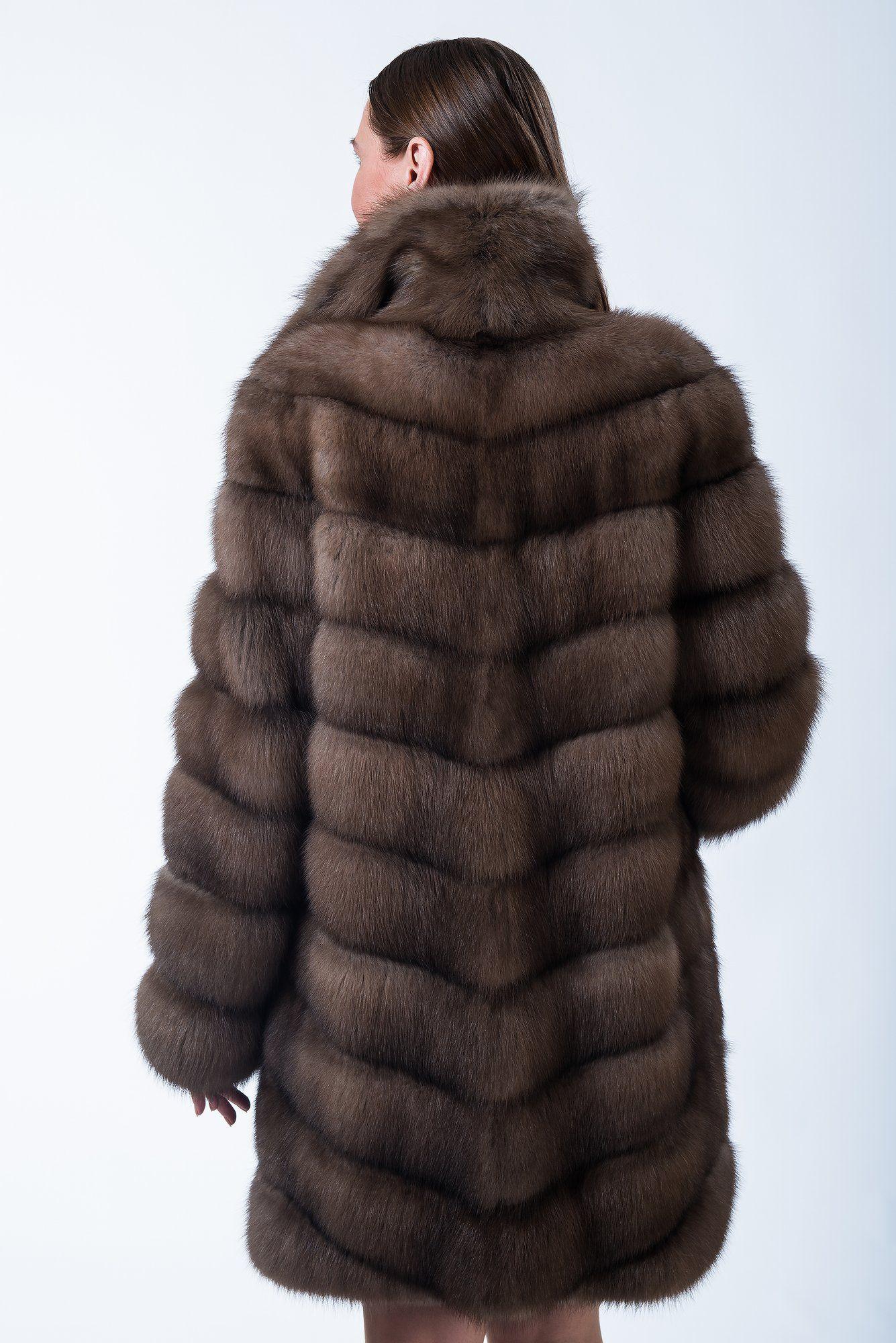 Пальто из меха куницы фото