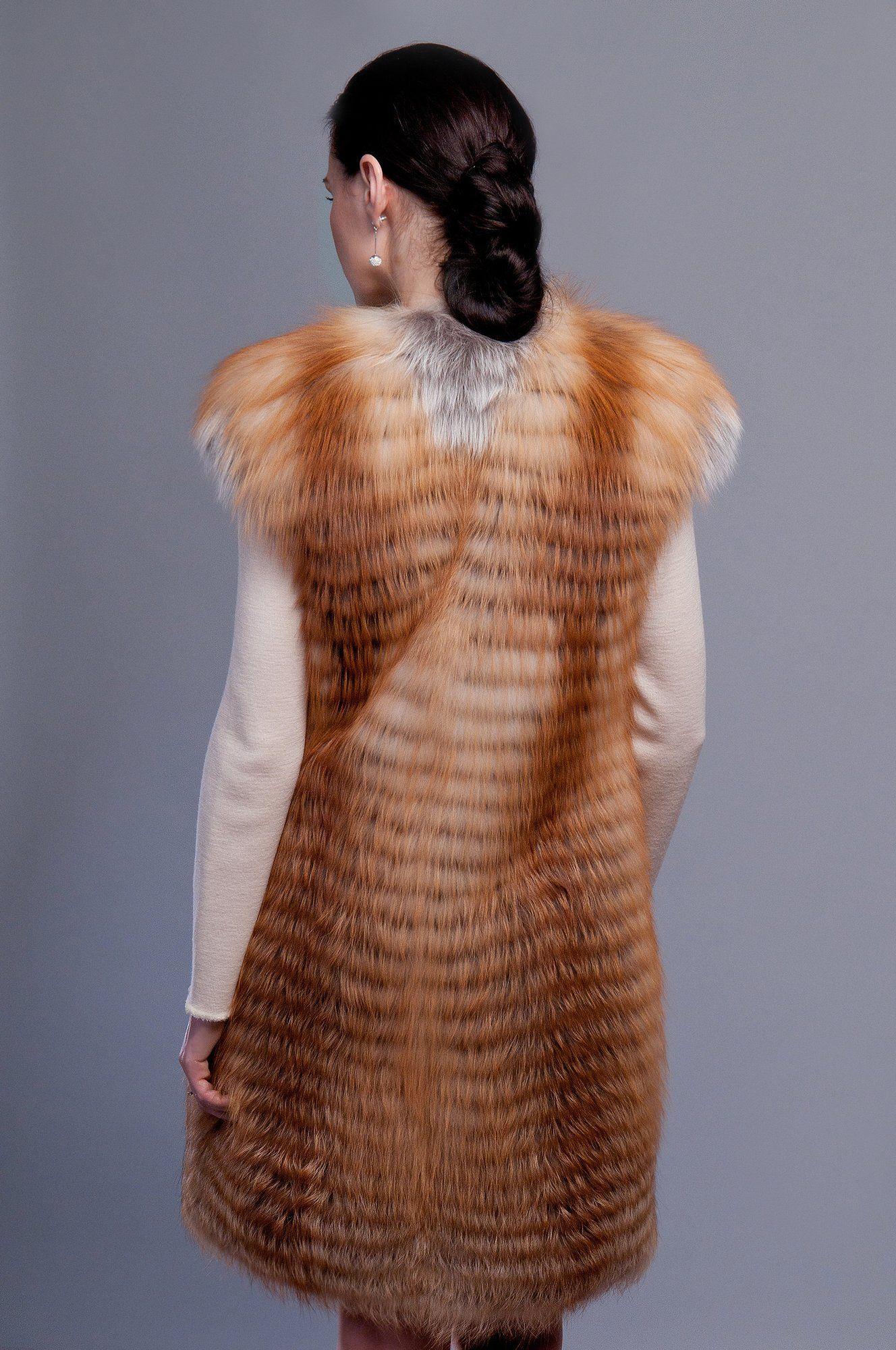 Меховой жилет из рыжей лисы фото