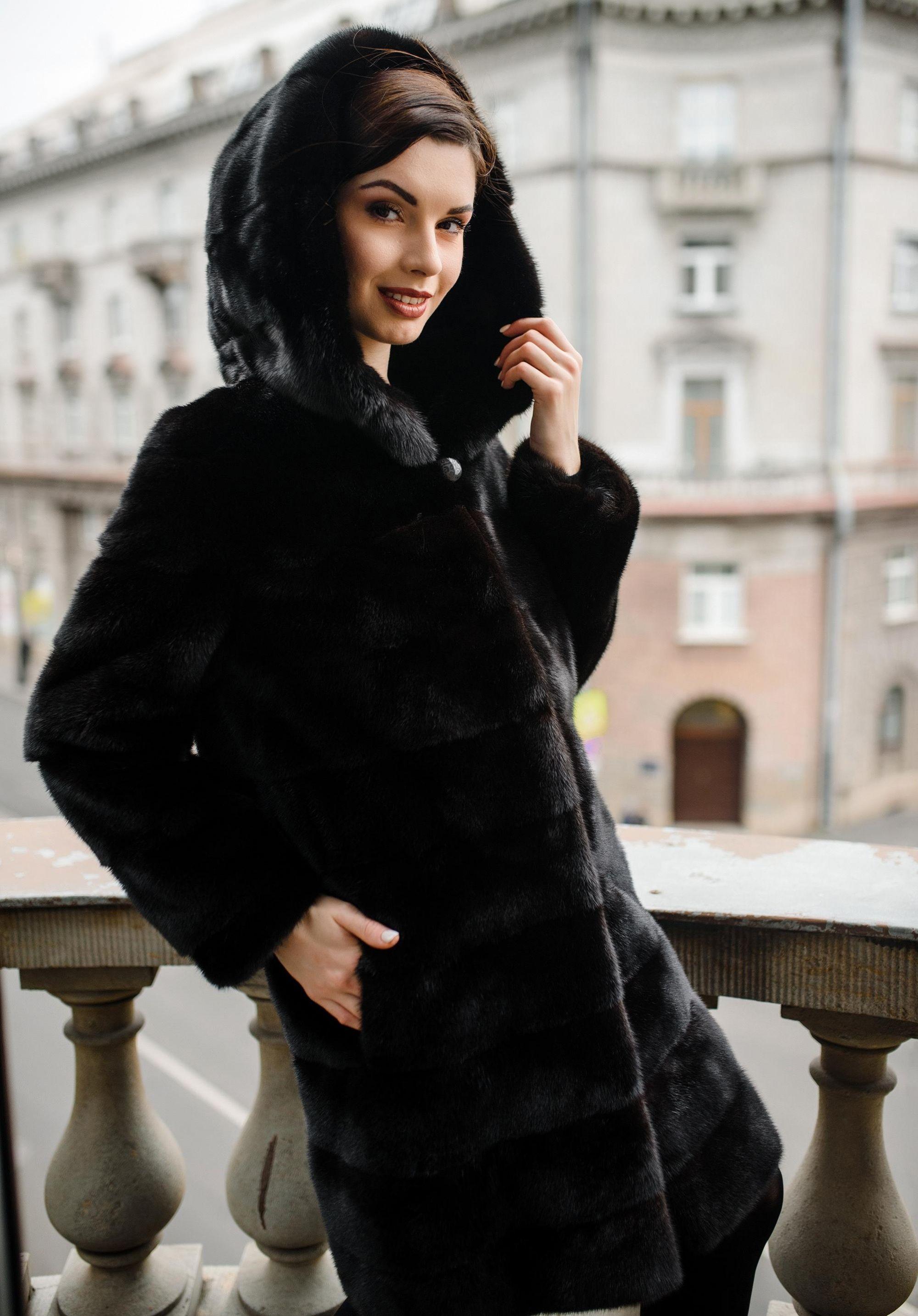 Норковая шуба с капюшоном фото