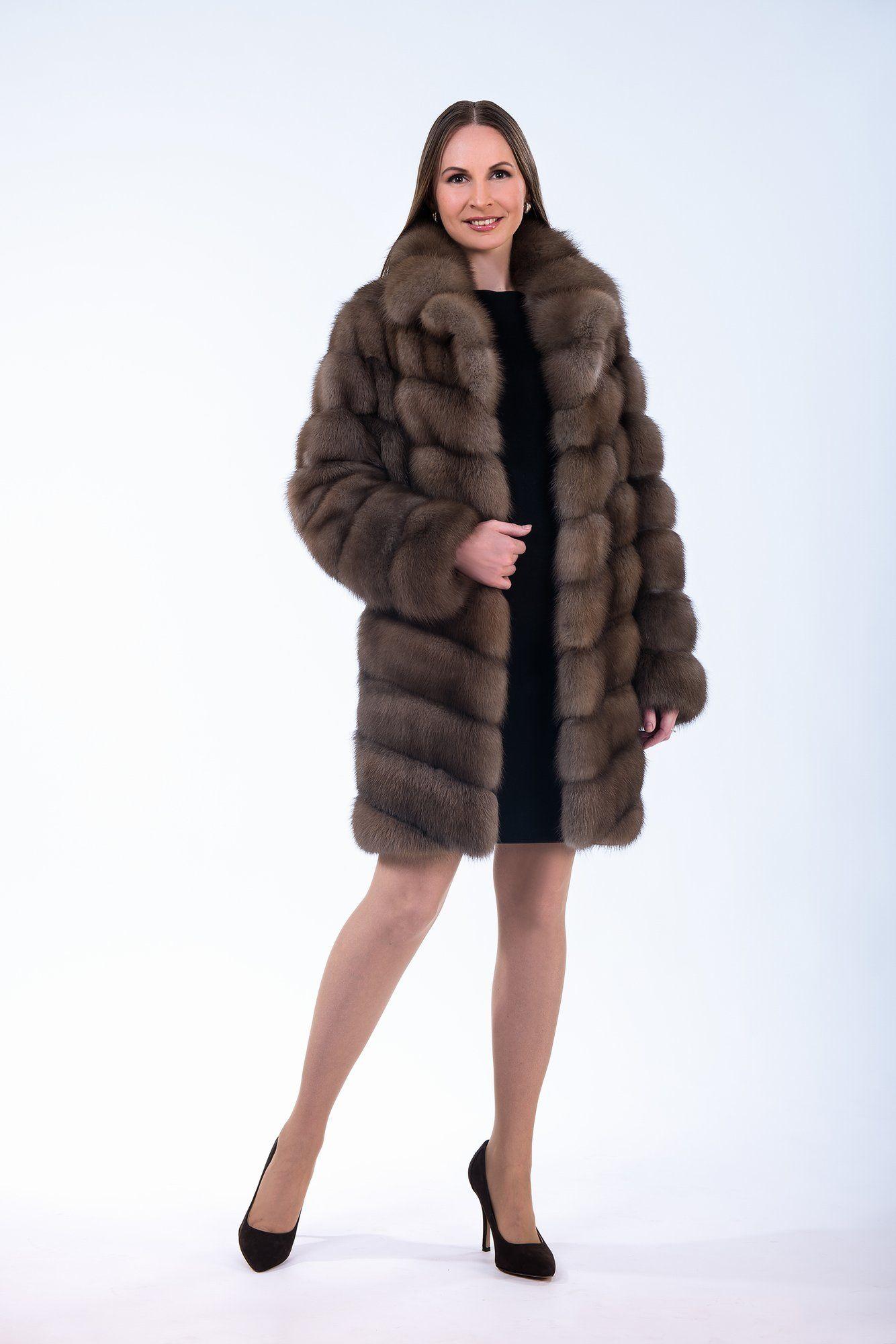Пальто из меха куницы фото