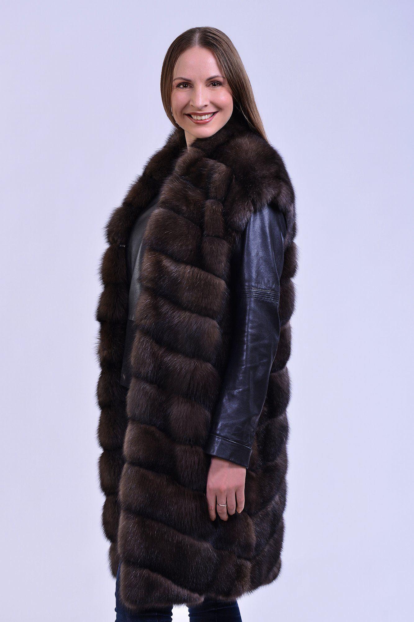 Жилет из меха соболя c воротником стойка фото