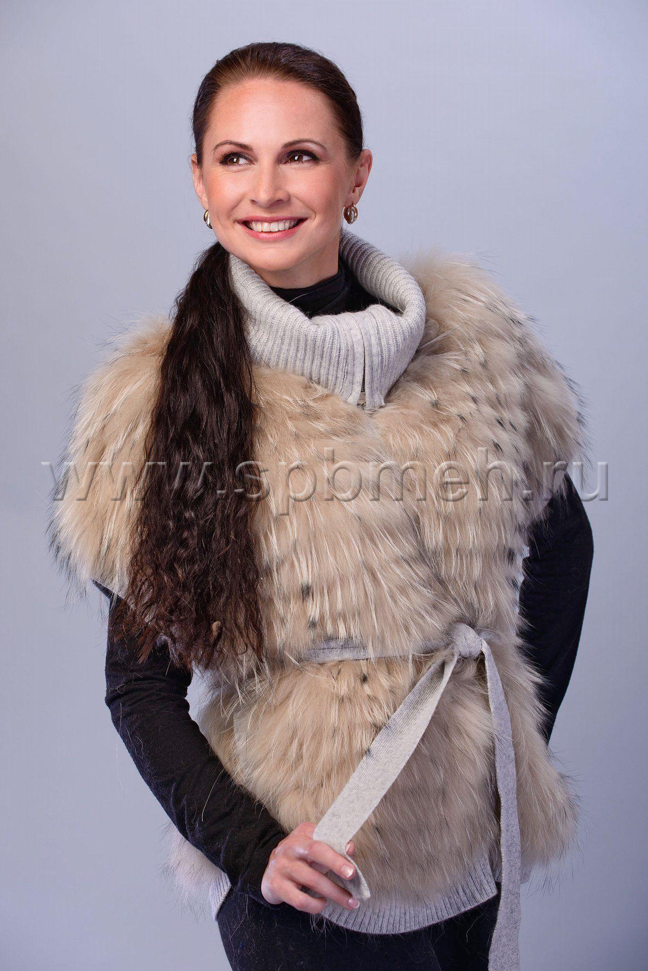 Жилет из енота с трикотажем фото