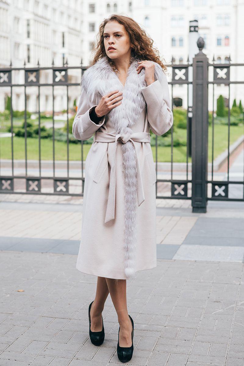 Пальто из кашемира с отделкой из лисы фото