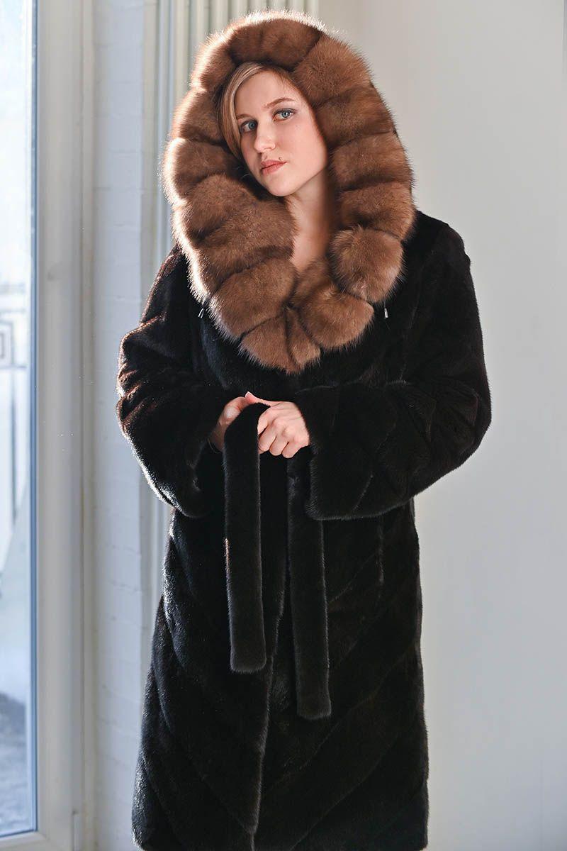 Шуба из норки с капюшоном из соболя фото