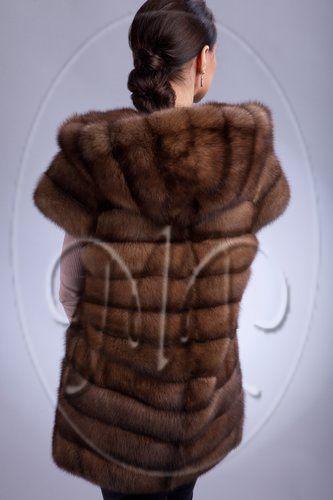 Жилет из баргузинского соболя с капюшоном фото