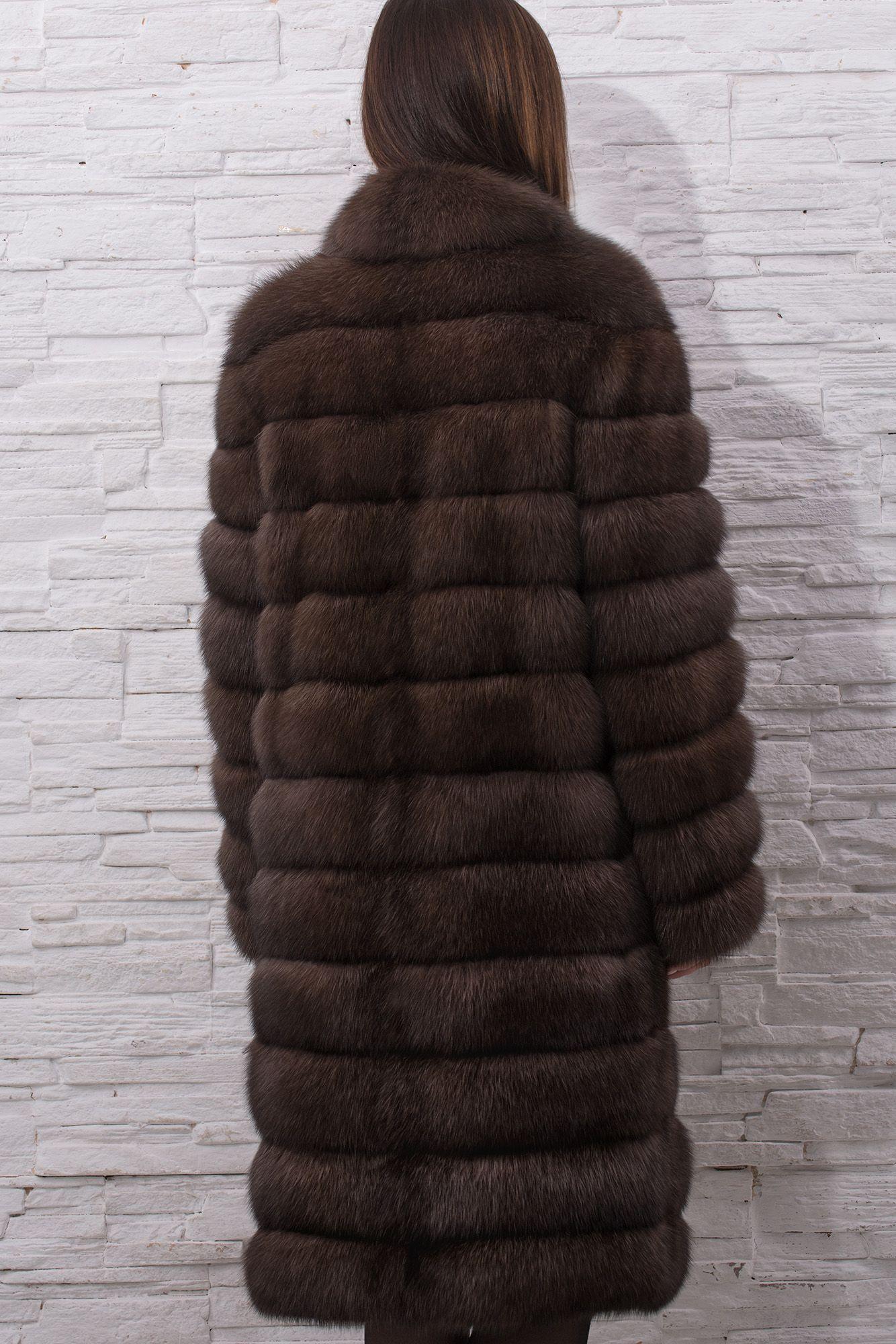 Пальто  из меха соболя с английским воротником фото