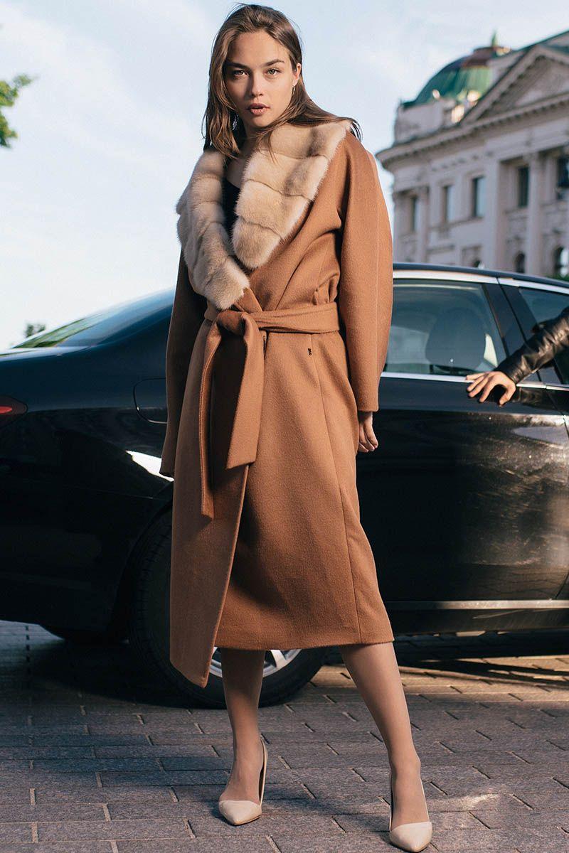 Пальто из шерсти с норковым воротником фото