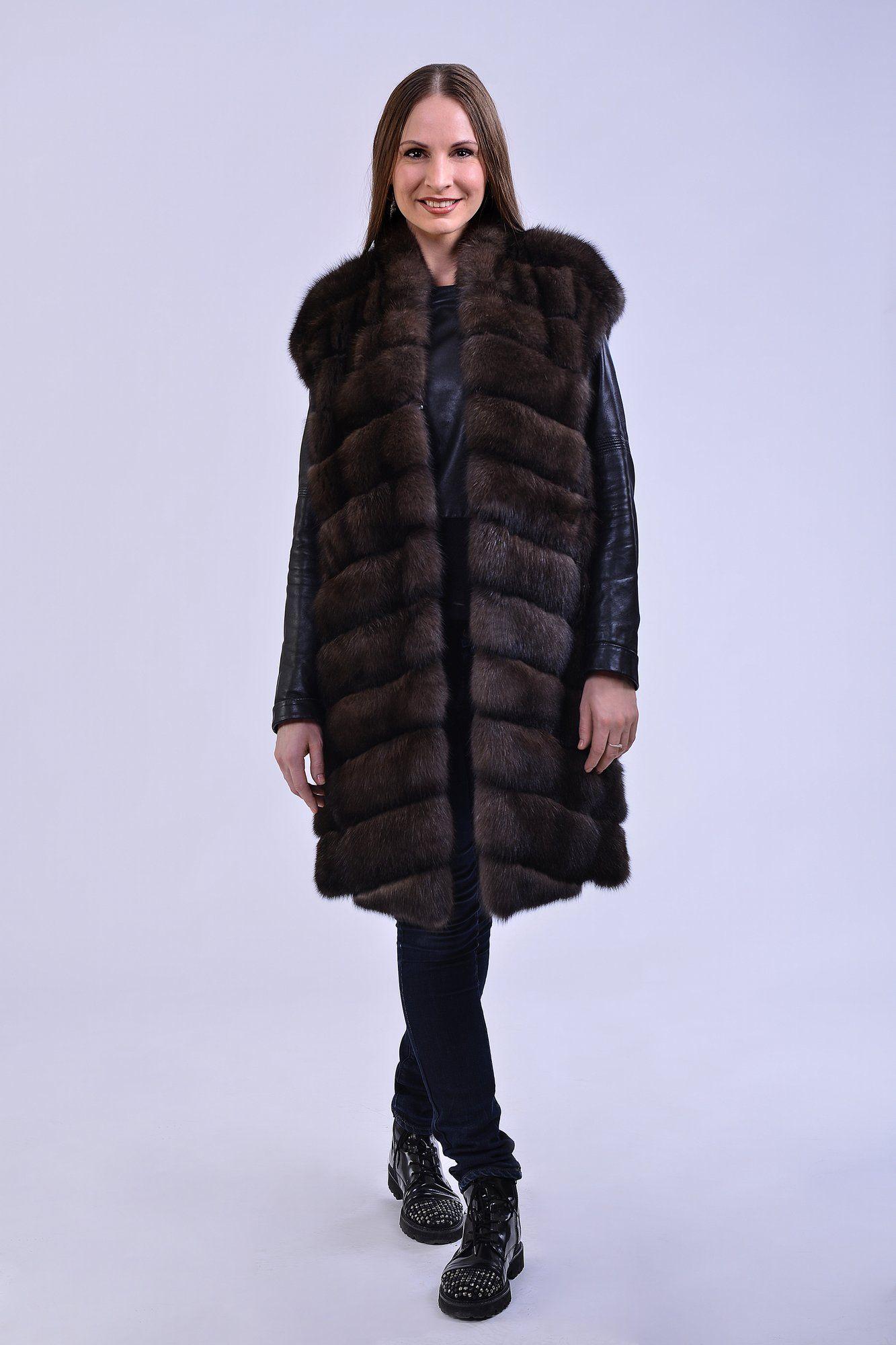 Жилет из меха соболя c воротником стойка фото