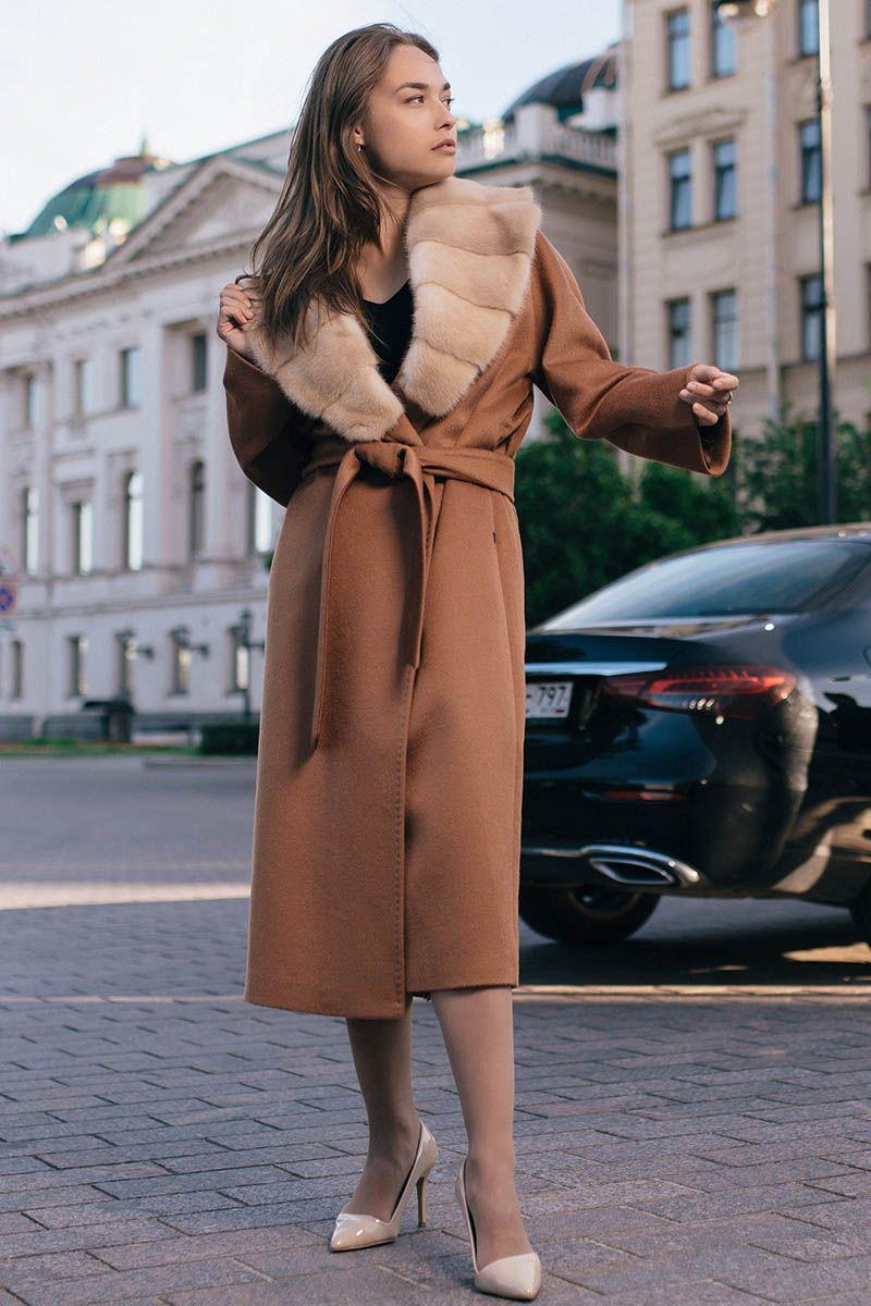 Пальто из шерсти с норковым воротником фото