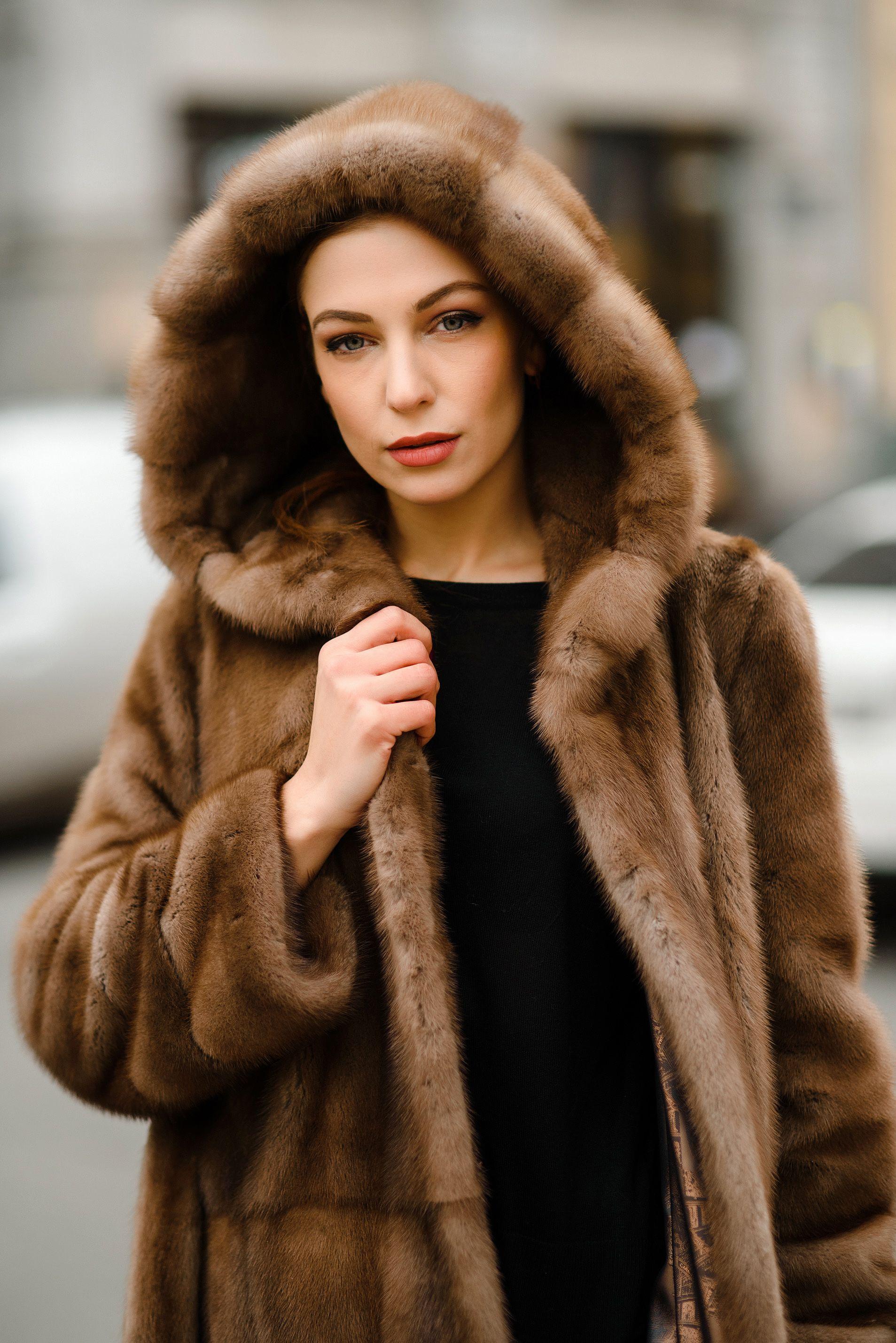 Норковая шуба с капюшоном фото