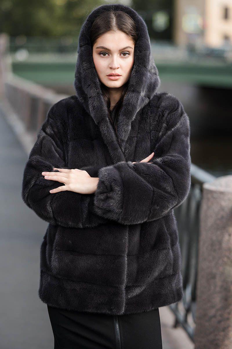 Норковая куртка с капюшоном фото