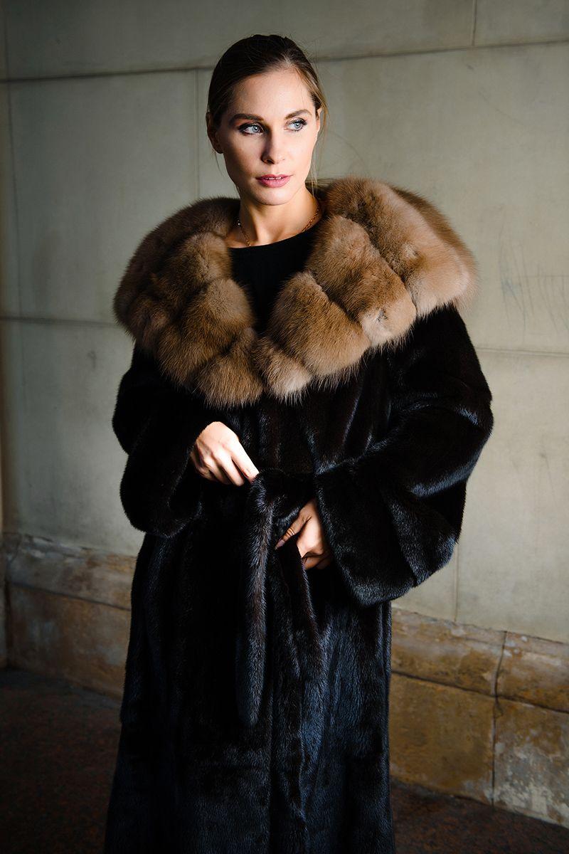 Норковая шуба с капюшоном из куницы фото