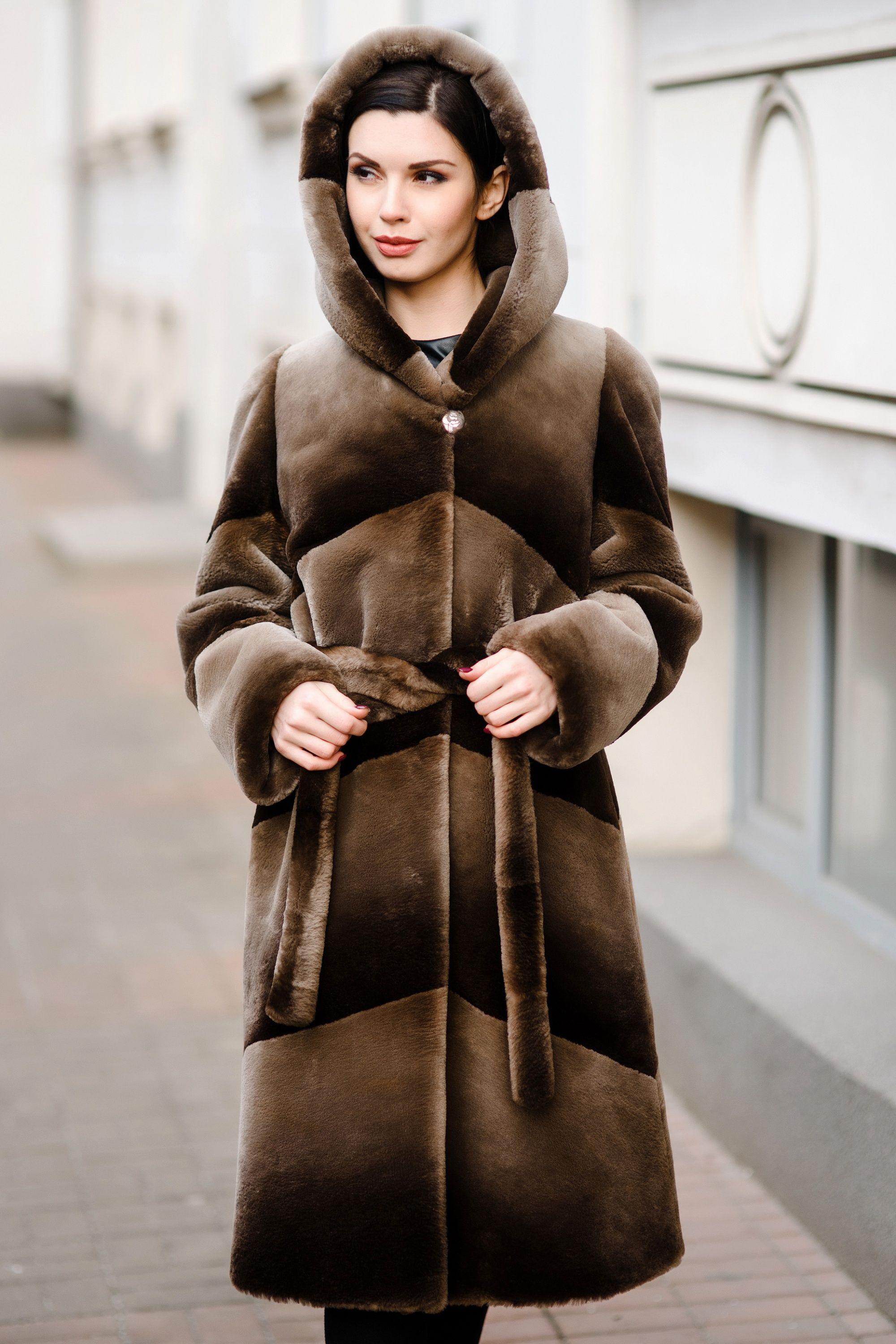 Пальто с капюшоном из меха бобра фото