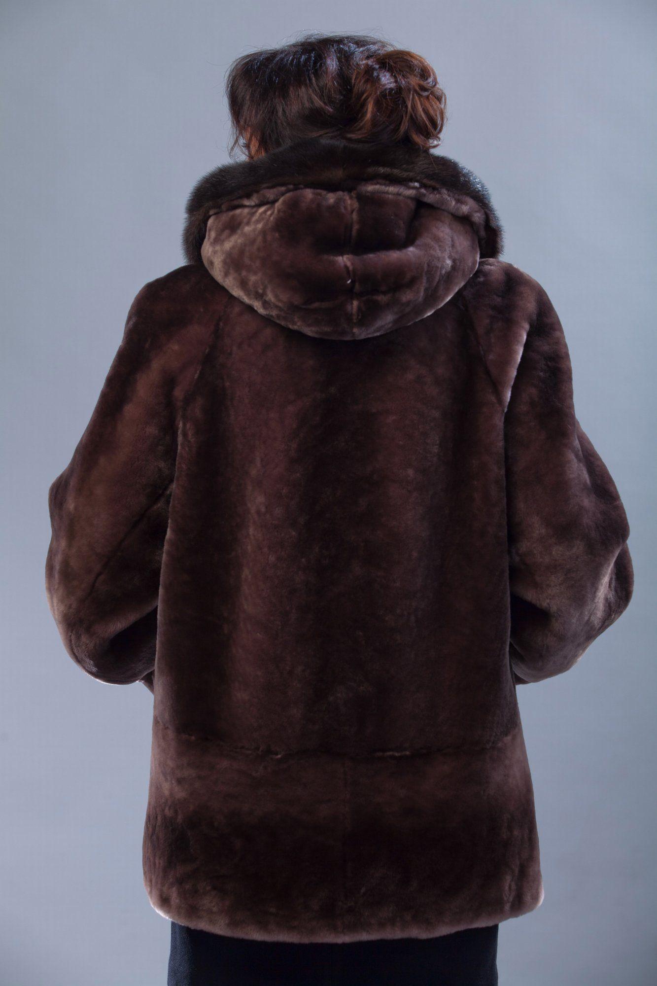 Пальто из овчины с капюшоном из норки фото