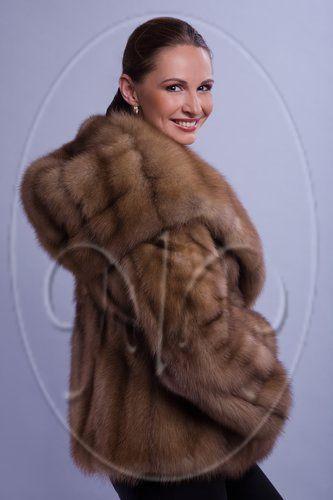 Шуба из куницы с капюшоном фото