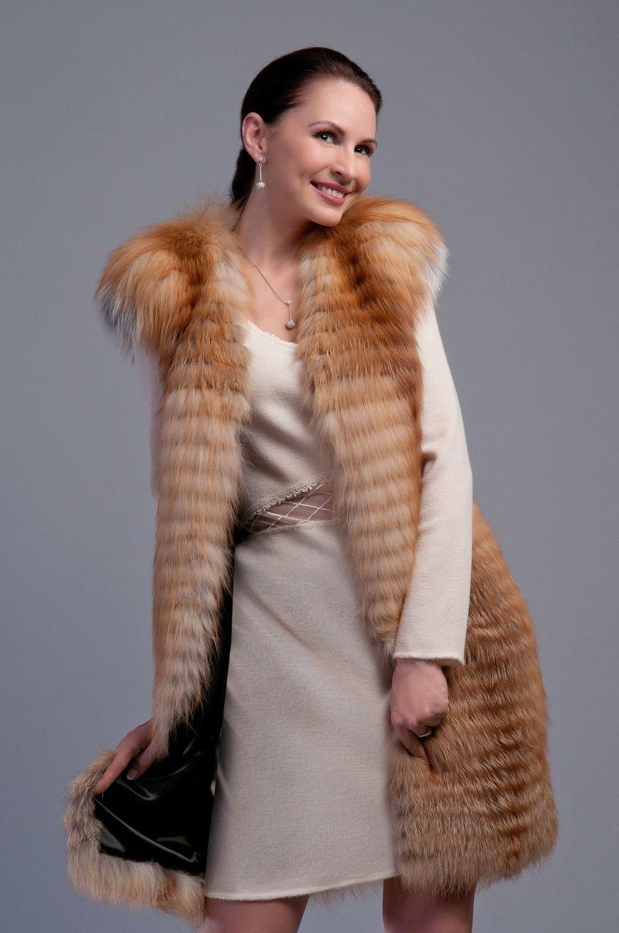 Меховой жилет из рыжей лисы фото