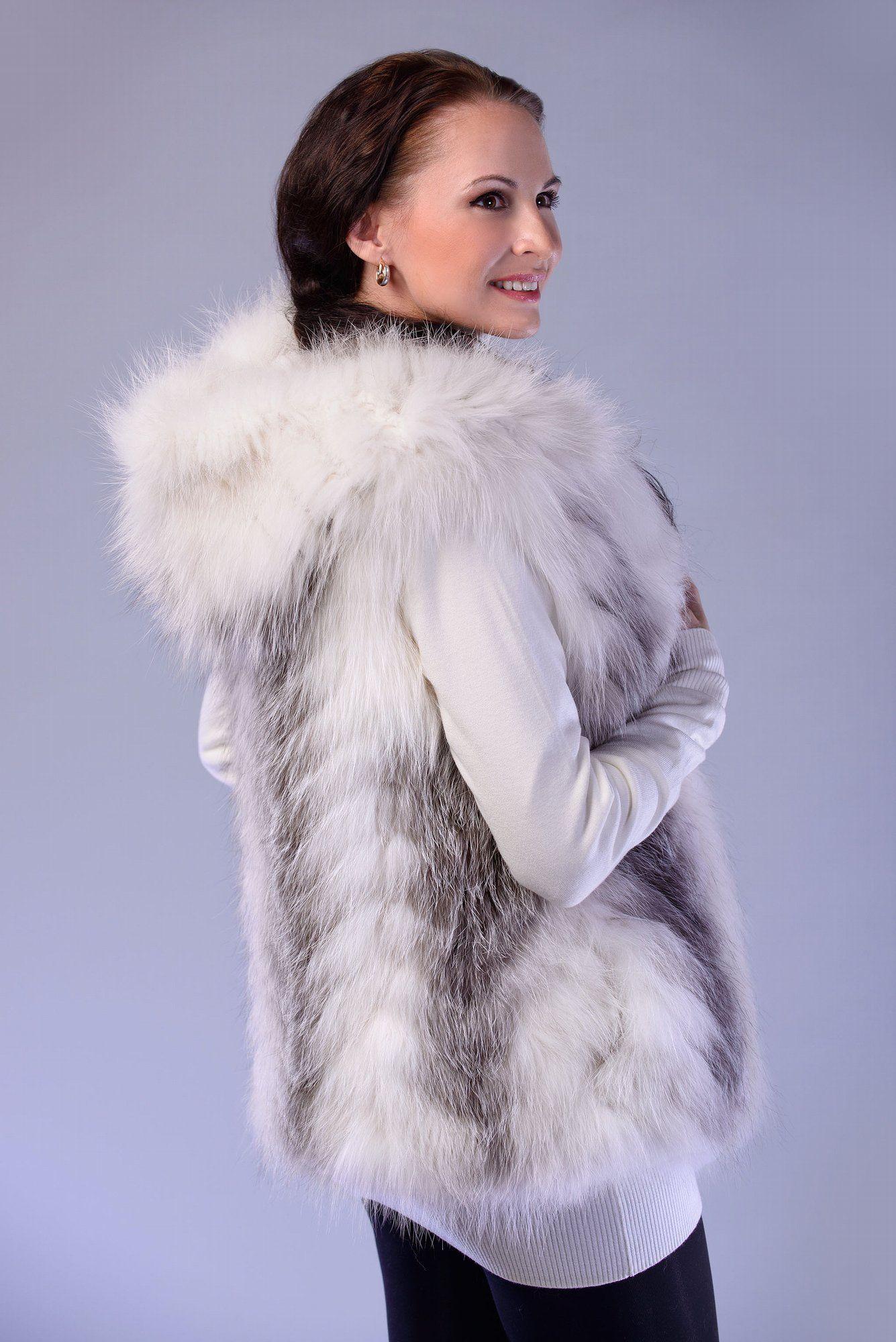 Шуба из полярной лисы фото