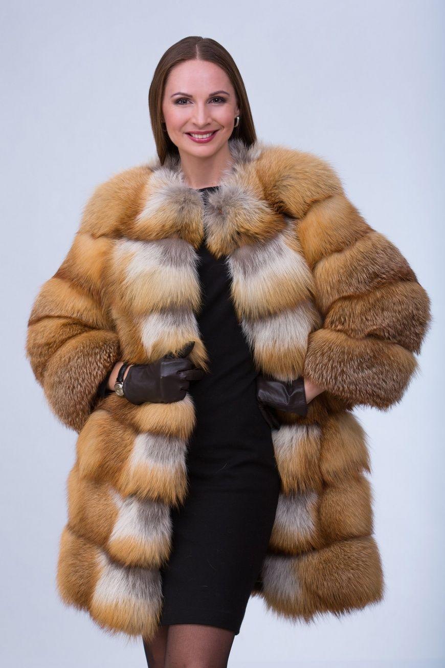 Женское пальто из меха лисы фото