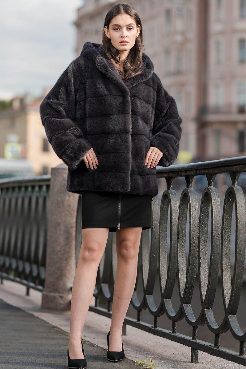 Норковая куртка с капюшоном фото