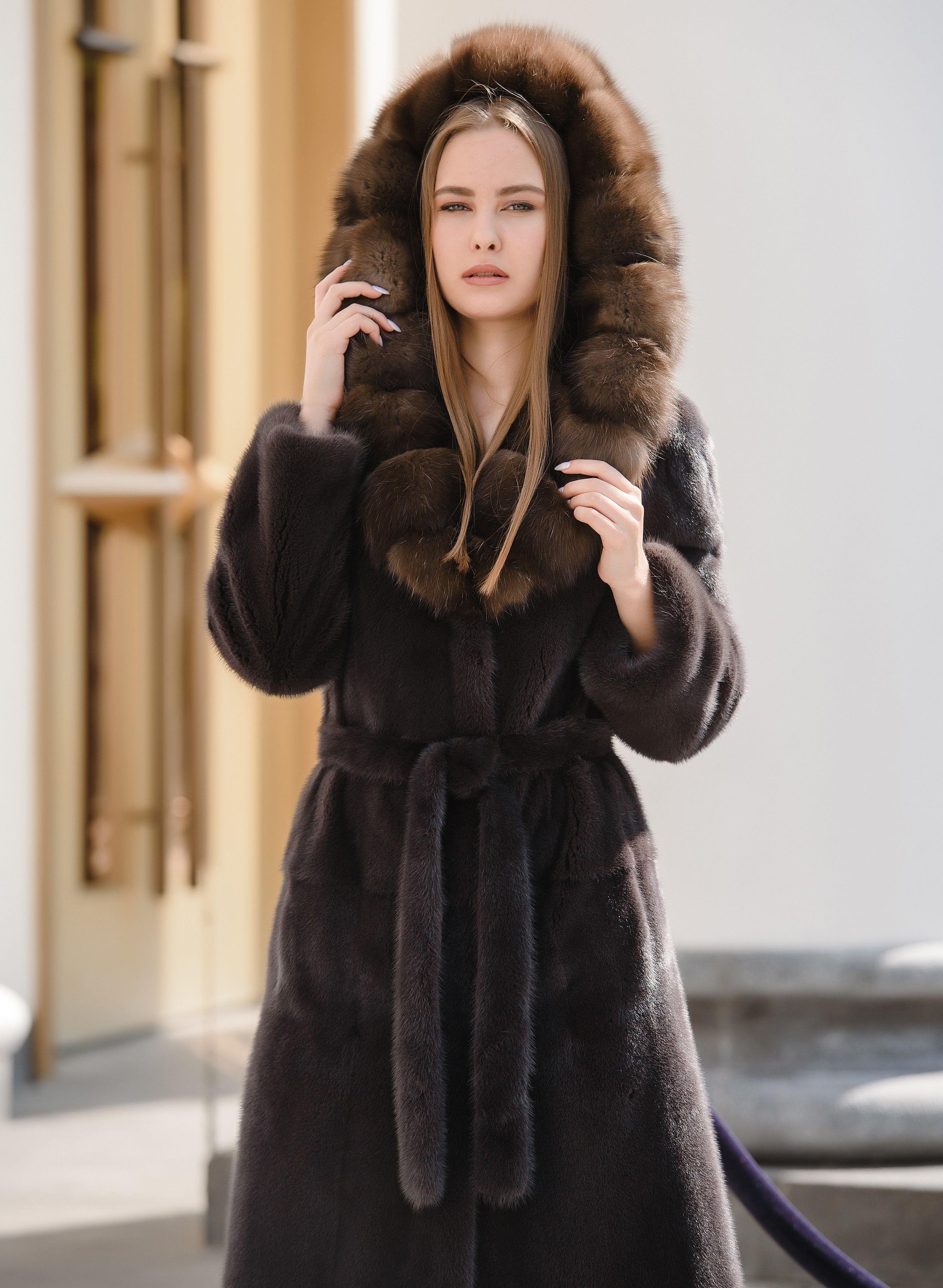 Норковая шуба с капюшоном из соболь фото