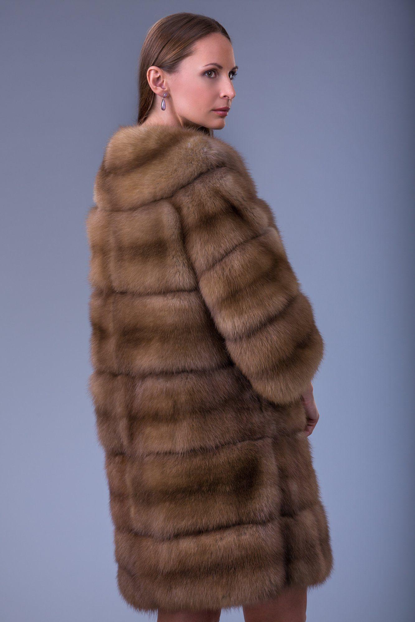 Пальто из меха куницы фото
